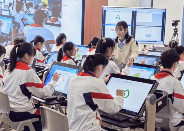 数据洞察对课程内容教育方法和评估系统进行系统性优化