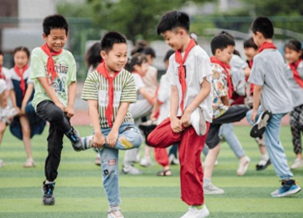 课间十五分钟不是简略地让孩子走出教室而是玩得好玩得安全