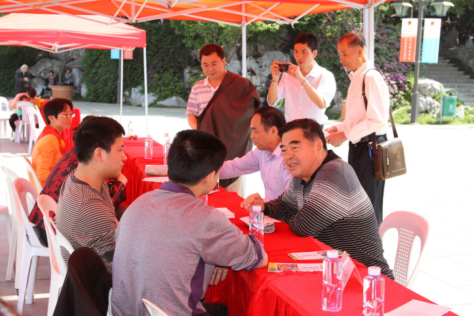 我省展开纪念价格法十六周年宣扬现场咨询活动