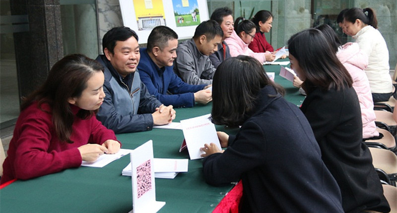省物价局展开国家宪法日法治宣扬咨询现场活动