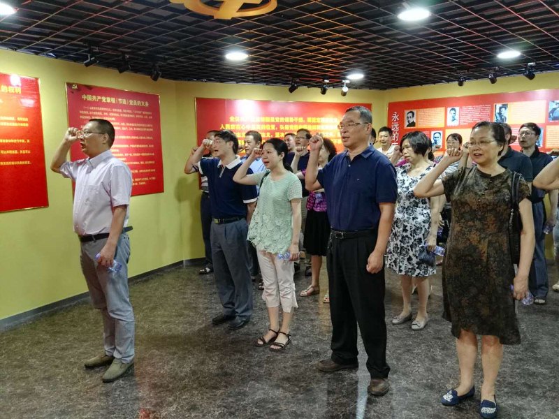 省物价局安排党员干部观赏警示教育基地零距离承受廉政警示教育