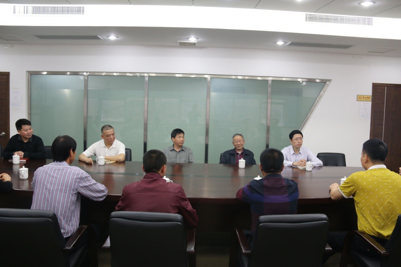 省物价局第四批挂钩帮扶村富川村特地送来锦旗