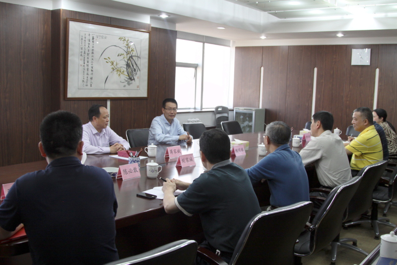 工会主席方月兴来我局颁授福建省五一劳动奖章